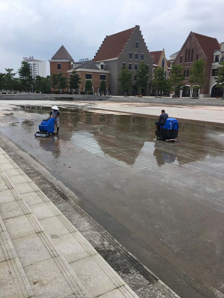 洗地機(jī)在物流公司也是很受歡迎，不信你來看看！